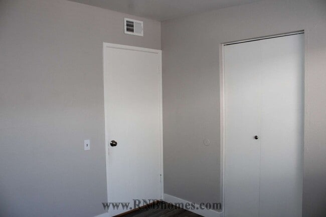 Building Photo - 4757 River College Dr