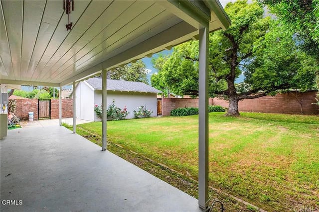 Building Photo - 303 E Las Flores Ave