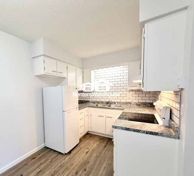 Building Photo - 211 S Green St