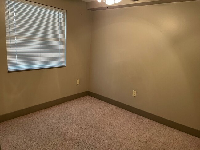 Building Photo - Lake Plaza #904- 3BD/2BA Available for FALL 2026! $3150 /month includes ONE assigned parking spac...