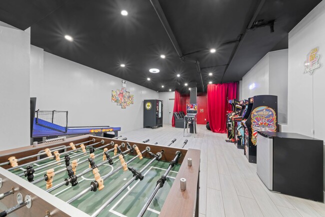 Building Photo - 2458 Lorillard Pl