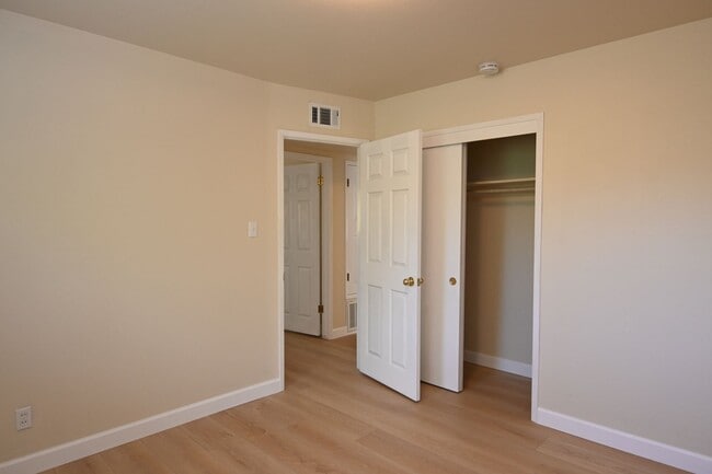Building Photo - Beautiful home with AC in PRIME Santa Clara location - 3 bd / 2 bath coming soon!