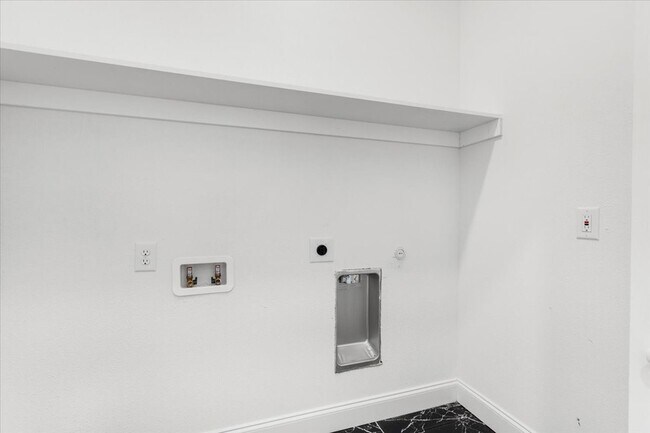 Building Photo - 1323 S Montgomery St