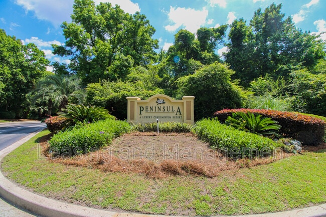 Building Photo - 700 Daniel Ellis Dr