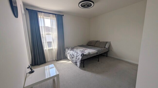 Building Photo - 29W730 Cambridge Ct