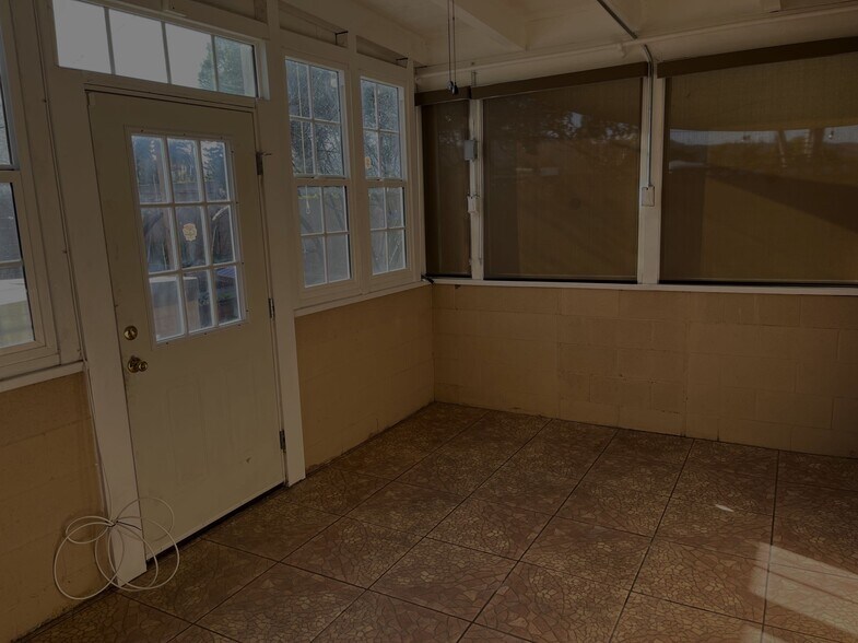 Building Photo - 1733 Lancewood Ave