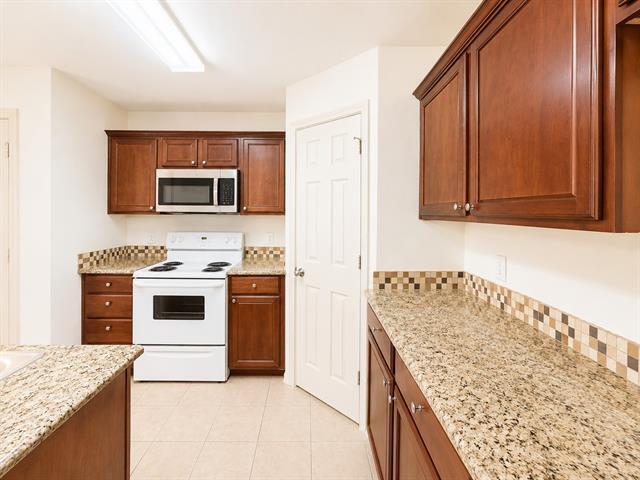 Building Photo - 907 Parkplace Ridge