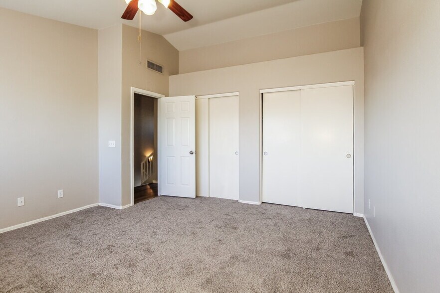 Building Photo - 8642 W Alvarado Rd