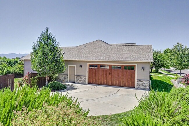 Building Photo - 4432 Vista Pointe Dr
