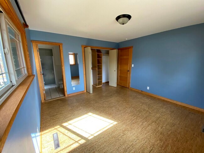 Building Photo - 859 E 2730 N