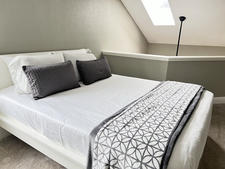 Upstairs loft-style primary suite - 1905 Windmill Cir