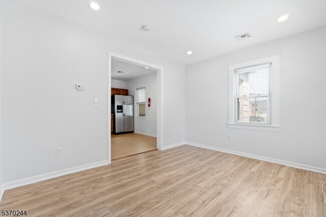 Building Photo - 357 Nesbit Terrace