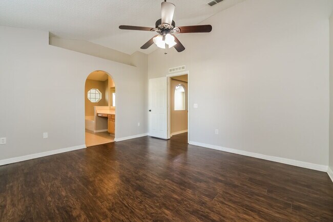 Building Photo - 2925 White Magnolia Loop