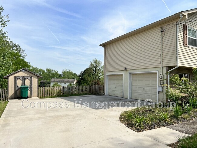 Building Photo - 2405 Bishops Bridge Rd