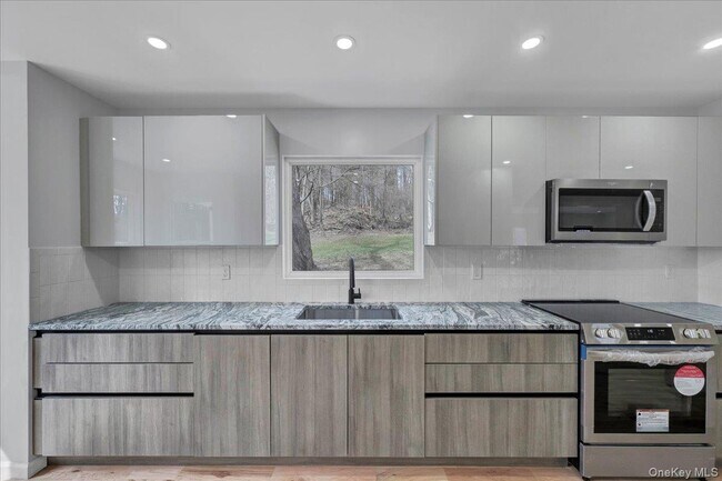 Building Photo - 1435 NY-208