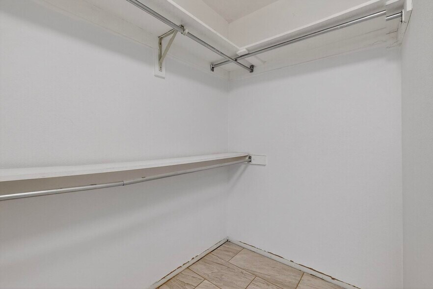 Building Photo - 5528 Overlook Dr NE