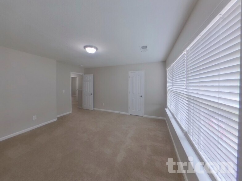 Building Photo - 905 Farnsworth Dr