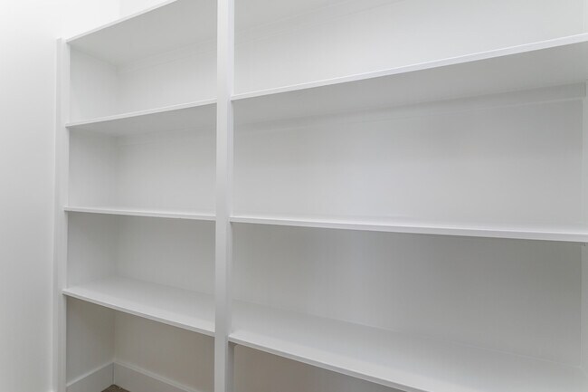 Building Photo - 700 Sagemoor Dr