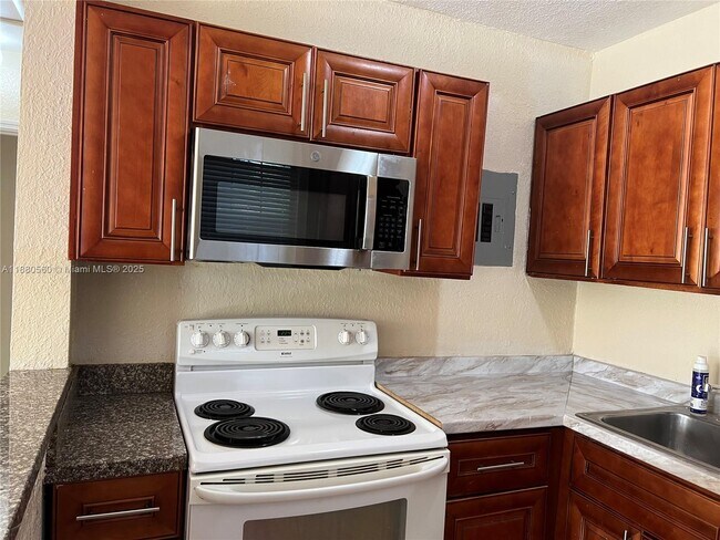 Building Photo - 931 NW 34th Way