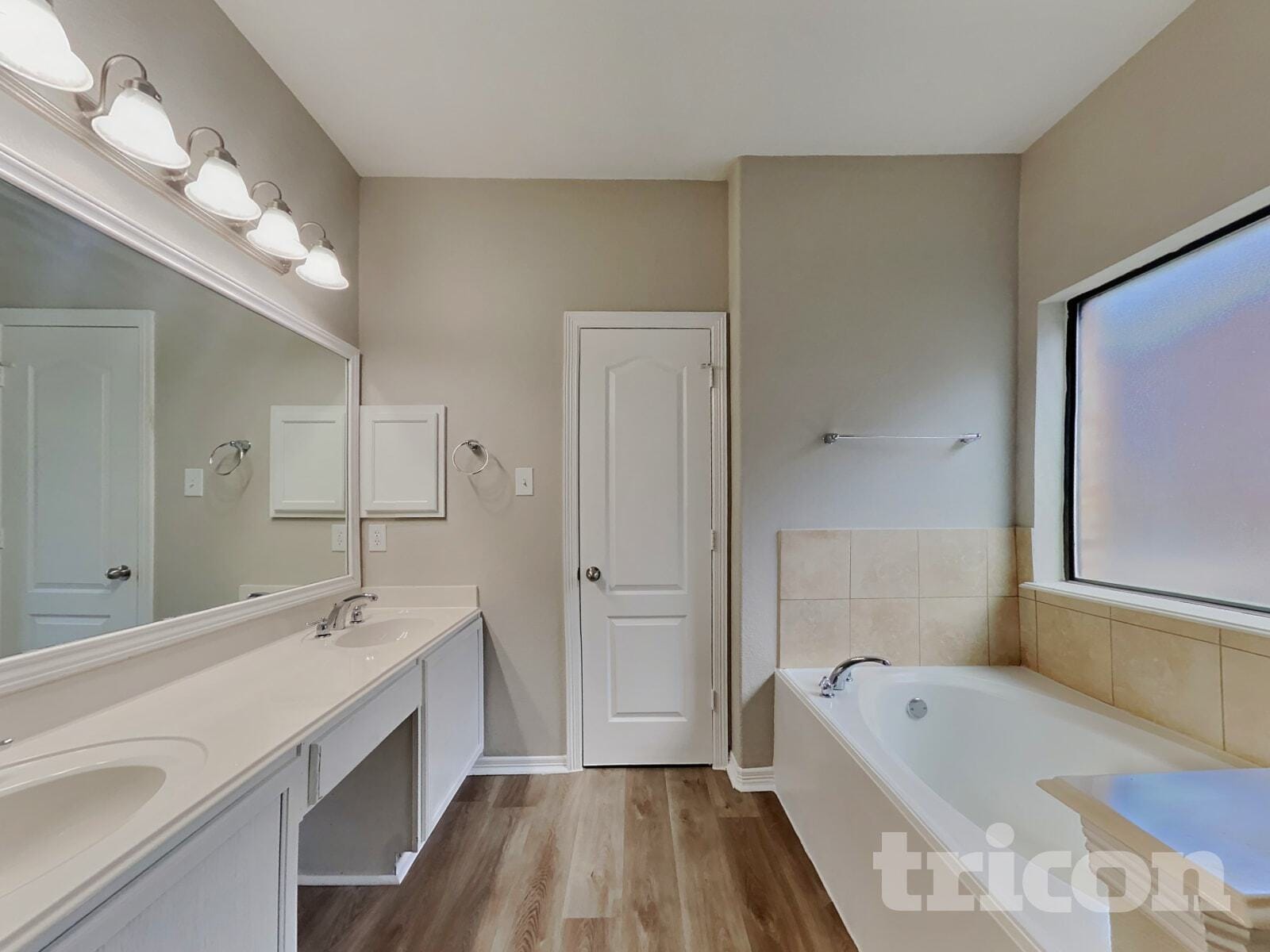 Building Photo - 8026 N Tarrytown Crossing Dr