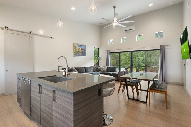 Building Photo - 30 Moondance Ln