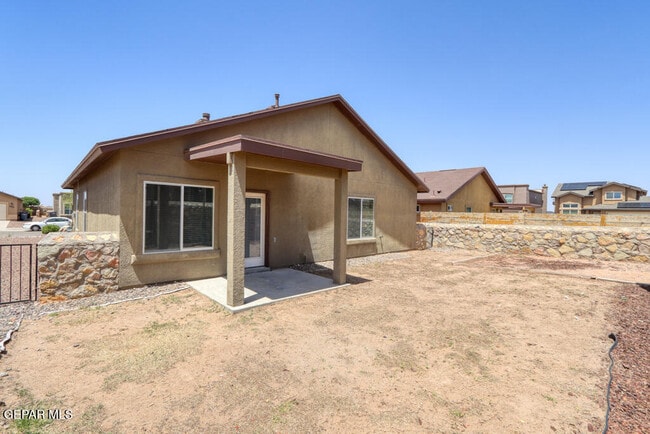 Building Photo - 2932 Pino Triste Dr