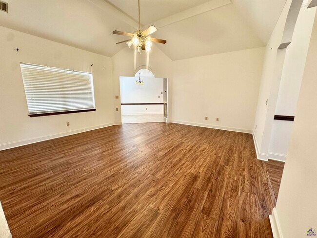 Building Photo - 1127 Alderly Ln