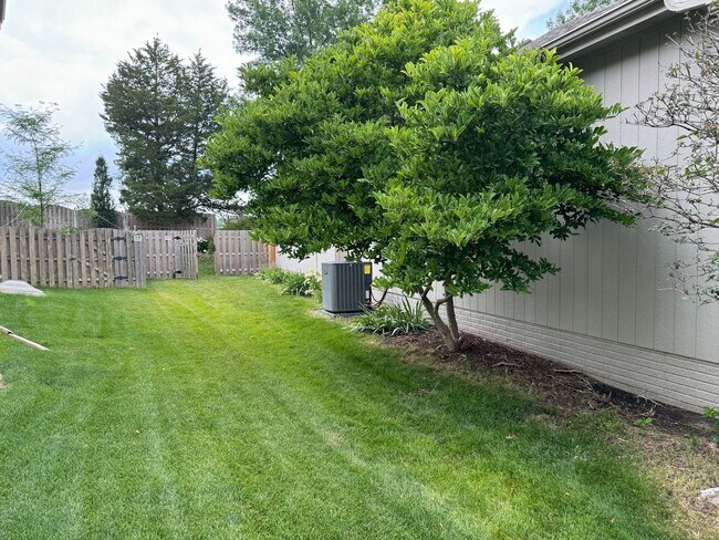 Building Photo - Elkhorn Home For Rent In Quiet Neighborhood