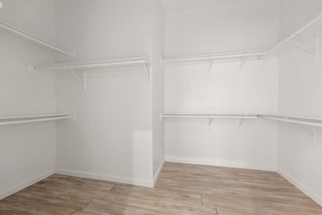 Building Photo - 3538 Lakeaires Ln