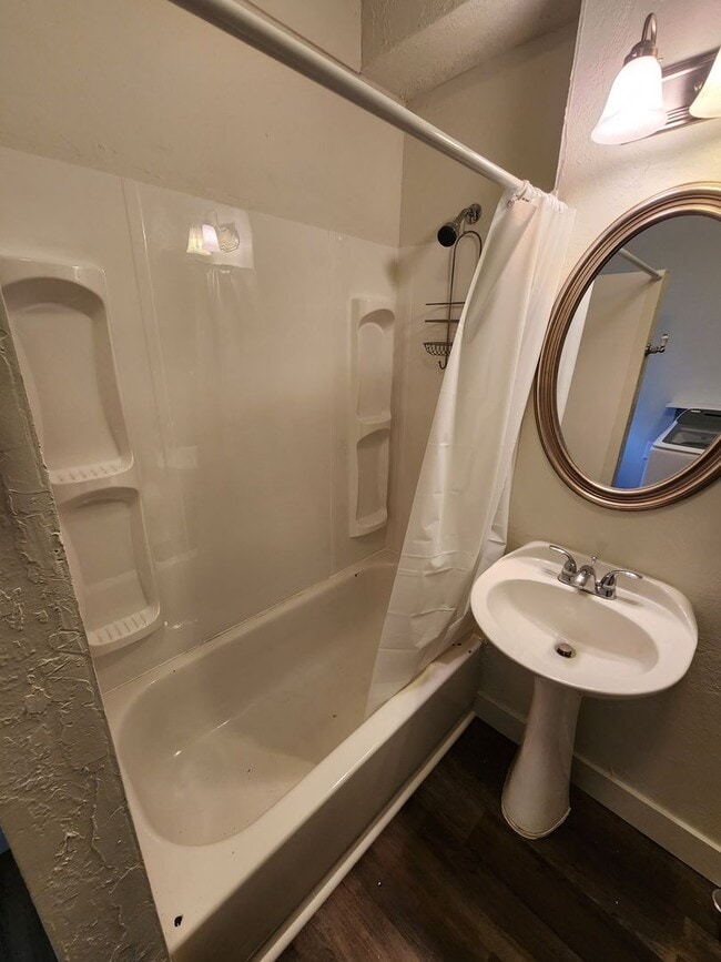 Building Photo - Sugarhouse Single Level 2 bd. 1 bath Single Family home!