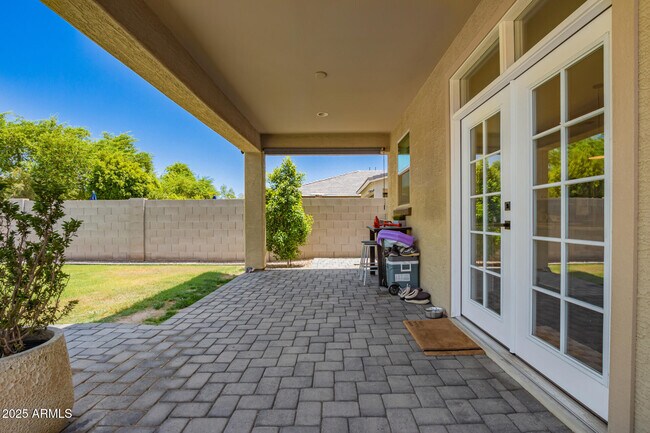 Building Photo - 2510 E Fawn Dr