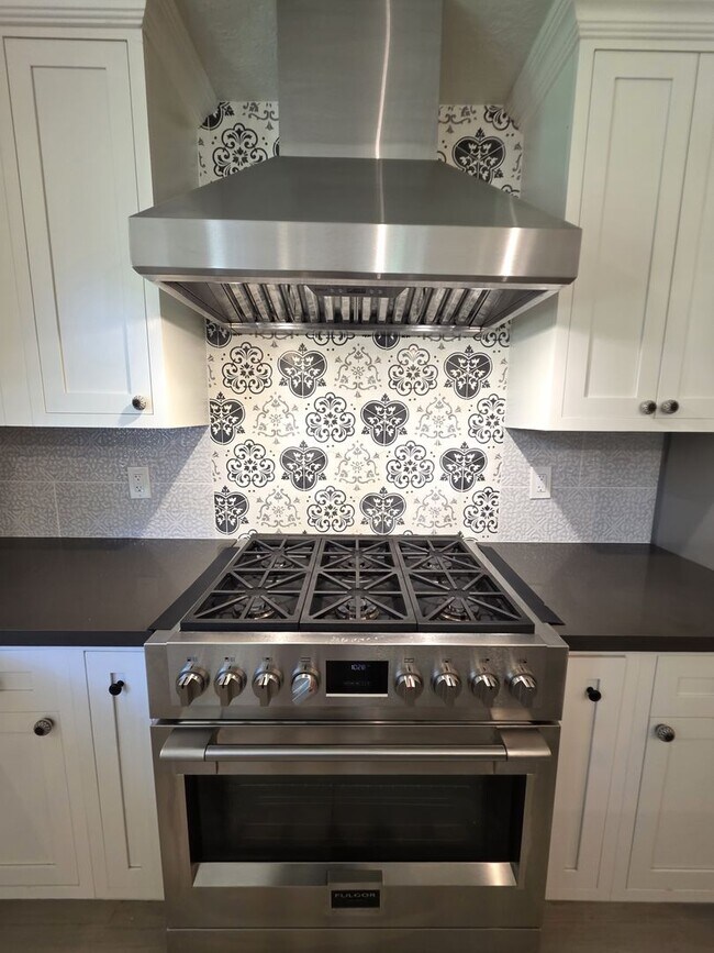 Building Photo - Endearing 4/2 Top of the Line Remodel in Concord's Canterbury Neighborhood