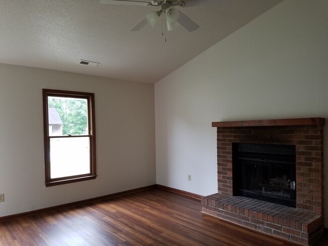 Building Photo - Right in the middle of the city!!!