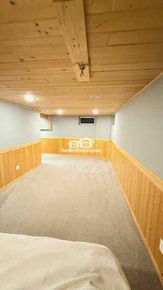 Building Photo - 708 10th Ave SE