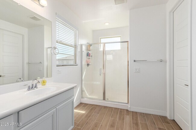 Building Photo - 5747 S Labelle