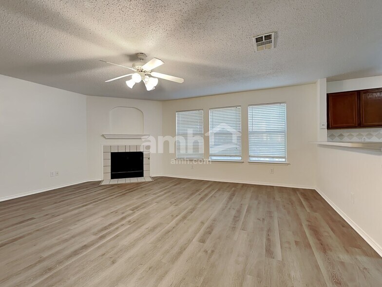 Building Photo - 163 Southlake Dr