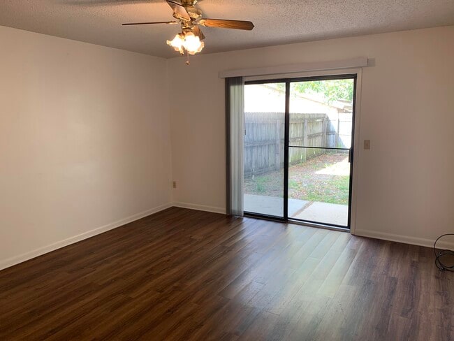 Building Photo - 716 Fairview Dr