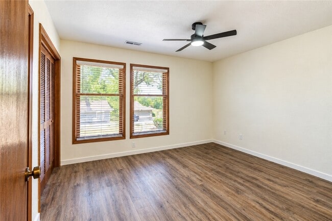 Building Photo - 25 Shakespeare Dr