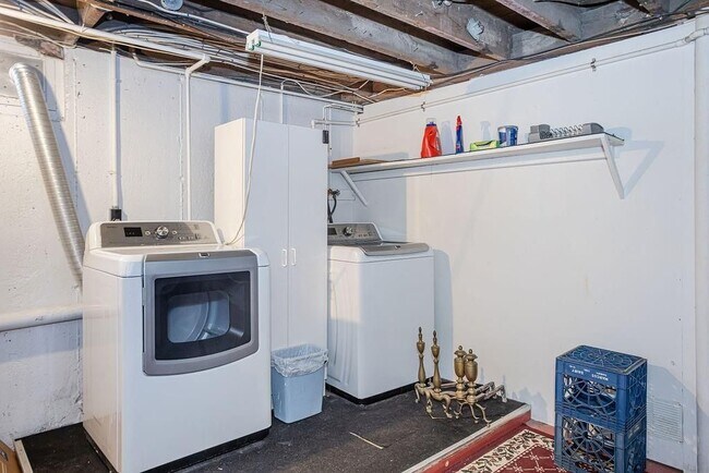 Building Photo - 43 Poplar St
