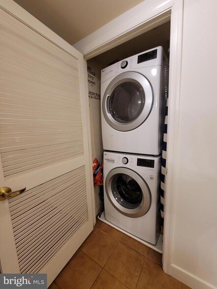 Building Photo - 616 E Street NW Unit 1007