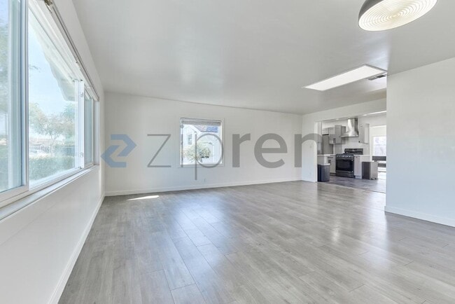 Building Photo - 1410 Central Ave