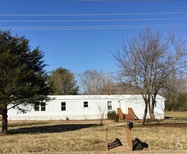 Building Photo - Great Rental Home on Large Corner Lot!