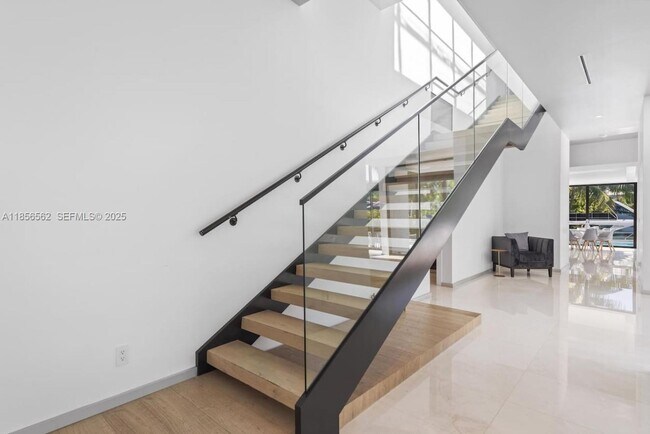 Building Photo - 418 Sunset Dr