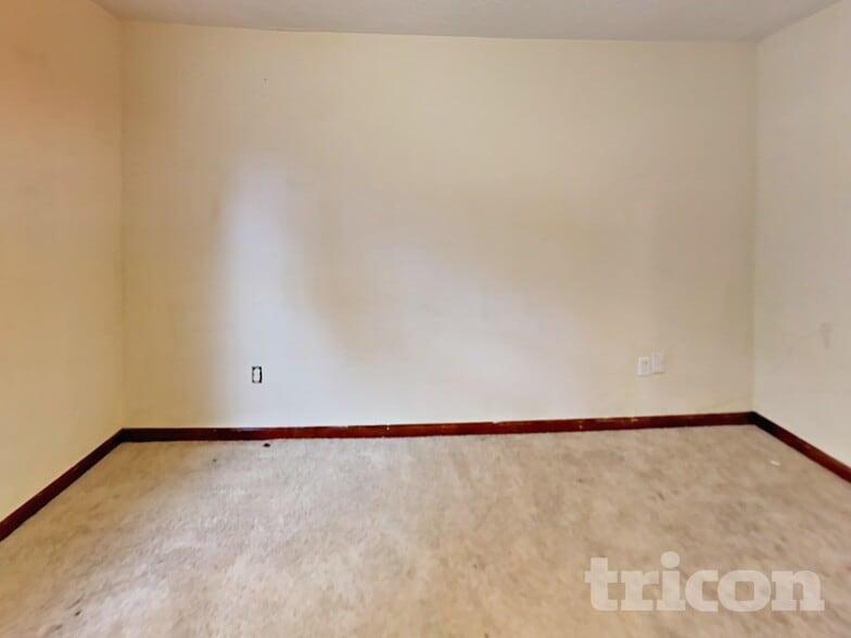 Building Photo - 20 Lakeside Dr