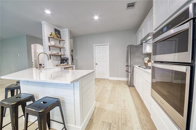 Building Photo - 3735 Harvey Penick Dr