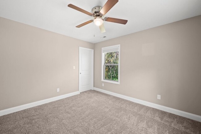 Building Photo - Move-In Special Available! Beautiful 4BR Home with Finished Basement