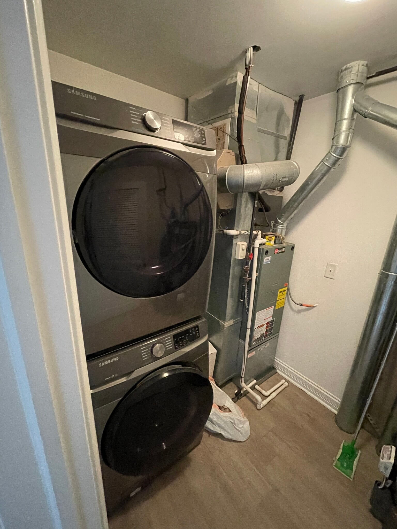 Building Photo - 6444 W Belmont Ave