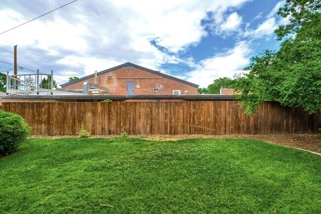 Building Photo - 2233 Kearney St