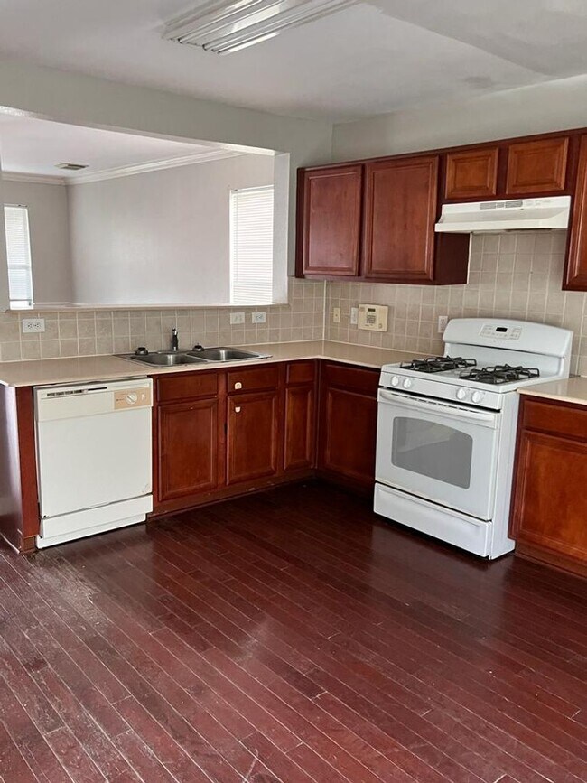 Building Photo - Great property in a GREAT COMMUNITY!!