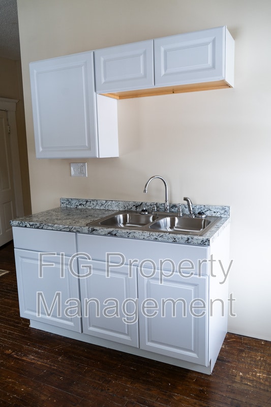 Building Photo - 119 West Moody Avenue - 1